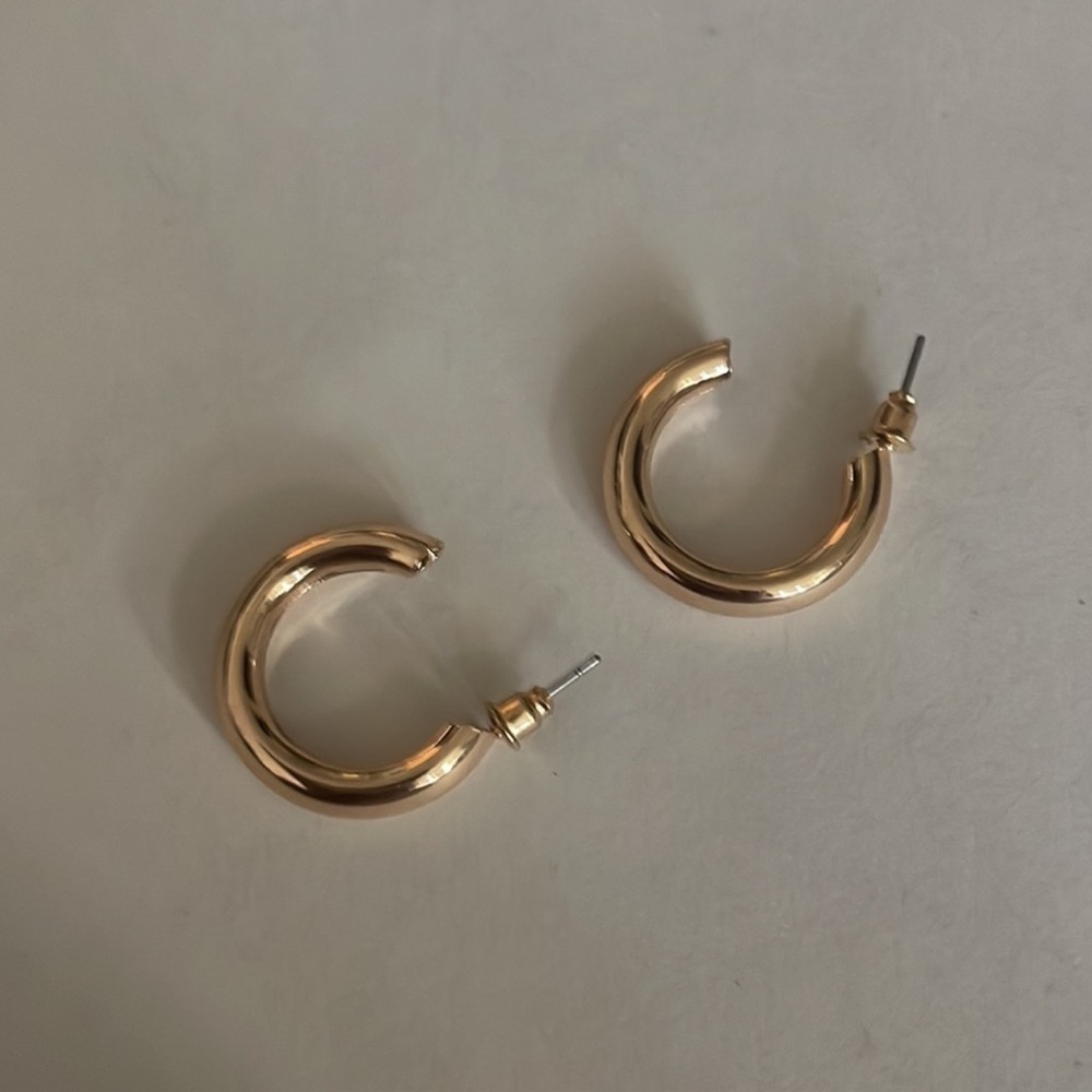 New 14k Gold Plated Sterling Silver Classic 4mm Hoop Push Back Stud Earrings - Picture 6 of 10